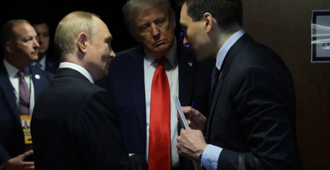 Putin-Trump yemeği iptal edildi, Rus lider ülkesine dönmeden mezarlık ziyareti yaptı
