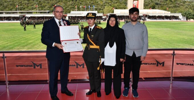 Şehit Ömer Halisdemir’in kızı teğmen oldu