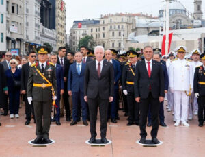 Taksim’de 30 Ağustos Zafer Bayramı töreni düzenlendi