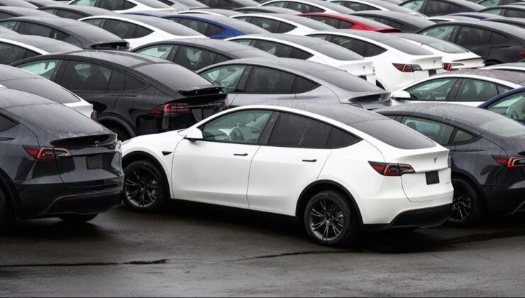 Tesla satış yapamayınca fiyatları yarıya indirdi