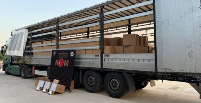 TIR’dan 4 milyon 300 bin kaçak makaron çıktı