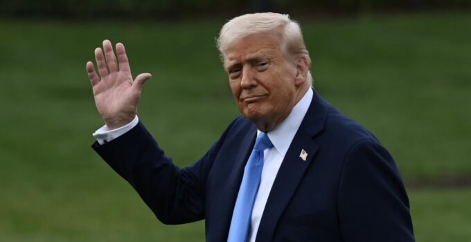 Trump Fed Başkanı'nı bıraktı bu sefer de ona istifa çağrısı yaptı