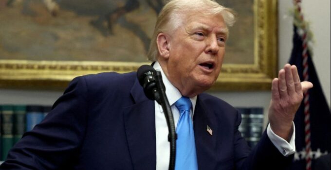 Trump Powell'a yine saydırdı: İnatçı moron