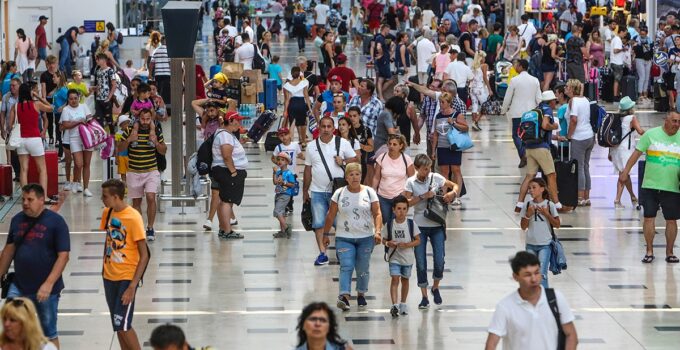 Turizmde 'son dakika' sürprizi: 'Enteresan şekilde bir anda arttı'