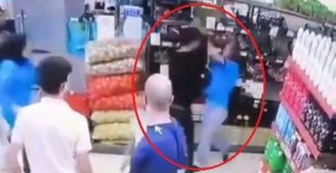 Yalova’da eski sevgilisini darbedip müşteriyi bıçaklayan şüpheli tutuklandı