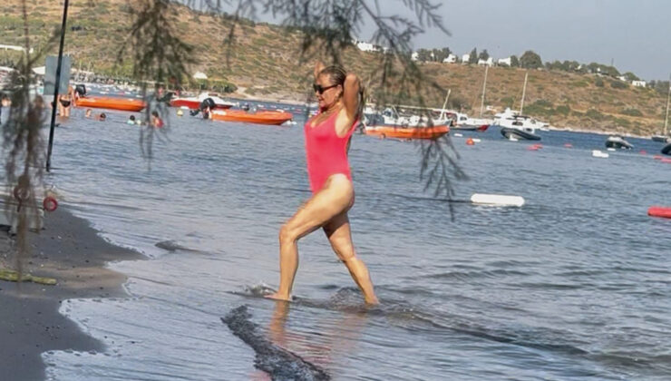 Yonca Evcimik’in deniz keyfi