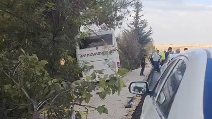 Adıyaman’da feci kaza: Yolcu otobüsü ile otomobil çarpıştı! Aynı aileden 4 kişi hayatını kaybetti