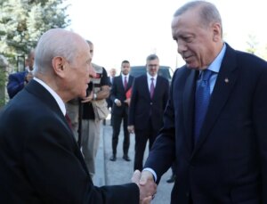Ankara’da kritik görüşme: Bahçeli, Cumhurbaşkanı Erdoğan’ı evinde ağırladı