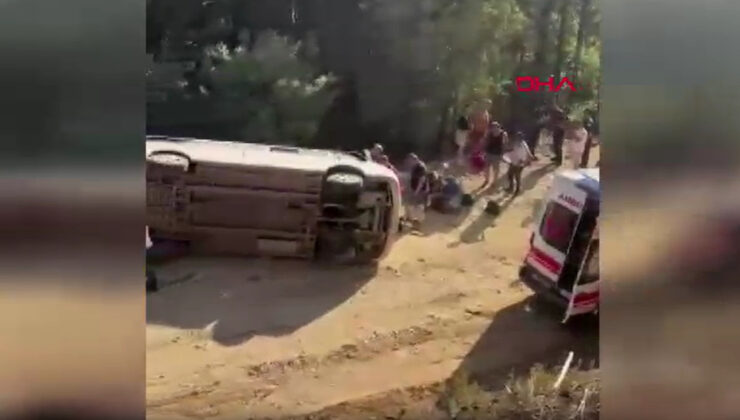 Balıkesir’de tur minibüsü şarampole devrildi: 13 yaralı