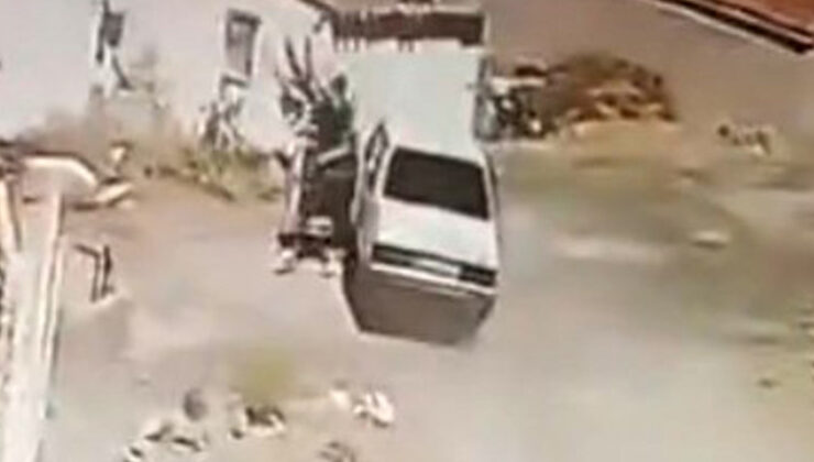 Bir sürücünün başına gelebilecek en kötü olay! Seyir halindeyken aracın içinde gördü, korkuyla aşağı atladı