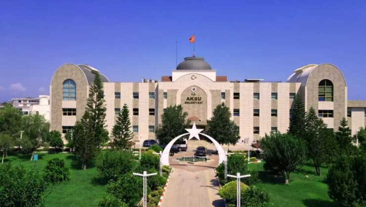 CHP’li Aksu Belediyesi’nde üç başkan yardımcısı istifa etti