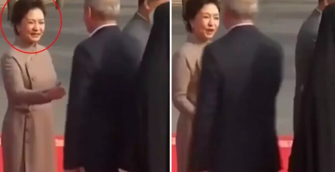 Eli havada kalan Çin’in First Lady’si fena bozuldu