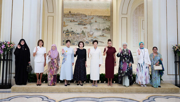 Emine Erdoğan lider eşleriyle bir araya geldi