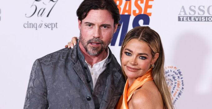 Eşinden şiddet gören ünlü oyuncu Denise Richards nafaka talebine karşılık bulamadı