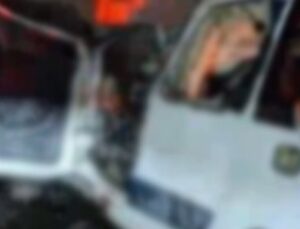 Hafif ticari araç, kamyona arkadan çarptı: 2 ölü, 1 yaralı