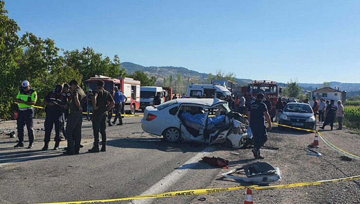 İki otomobil kafa kafaya çarpıştı: 3 ölü, 2 yaralı