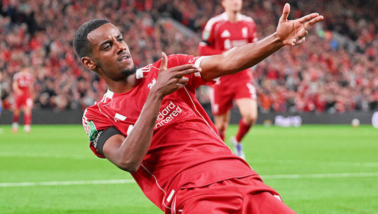 Isak hesabı açtı, Liverpool üst tura yükseldi! Ekitike’den ilginç kırmızı