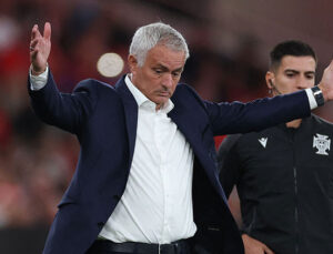Jose Mourinho’ya 90+1 şoku! Benfica’dan sürpriz kayıp
