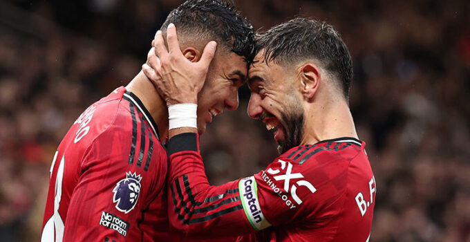 Manchester United, 2 kırmızının çıktığı maçta Chelsea’yi devirdi! Altay Bayındır…