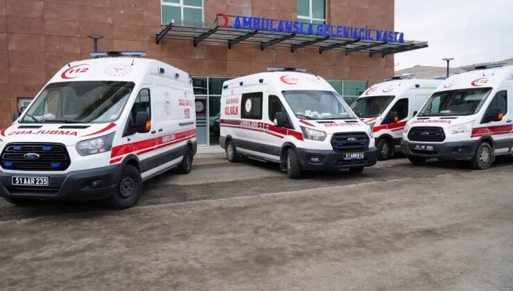 Manisa’da otomobil ile kamyon çarpıştı: 5 ölü
