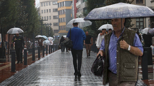 Meteoroloji tarih vererek uyardı: Gök gürültülü sağanak ve kuvvetli fırtına geliyor! 16 ilde alarm
