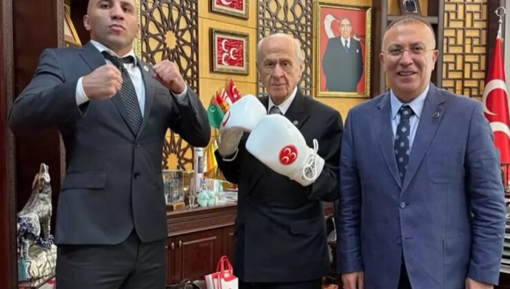 MHP lideri Devlet Bahçeli gardını aldı, boks eldivenleriyle poz verdi