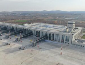 Öykü yazacaklardı, yılan hikayesine döndü