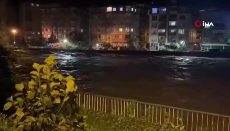 Rize’de şiddetli yağış sel ve su baskınlarına neden oldu
