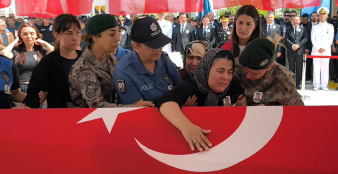 Şehit polis memuru Mustafa Karapınar memleketine uğurlandı