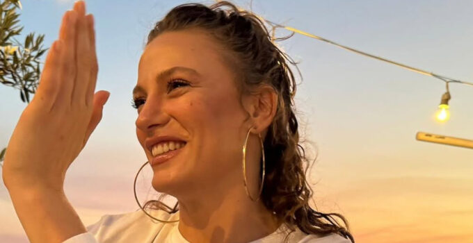 Serenay Sarıkaya’dan 2025 yazına veda