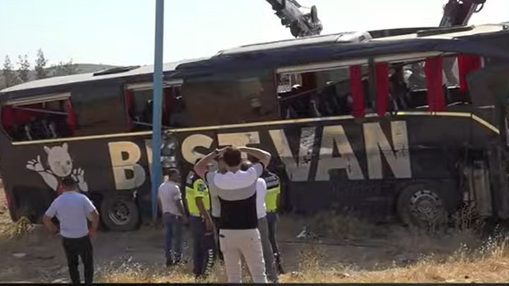 Son dakika… Şanlıurfa’da yolcu otobüsü devrildi: 27 yaralı