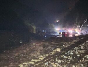 Trabzon’da sağanak hayatı olumsuz etkiledi