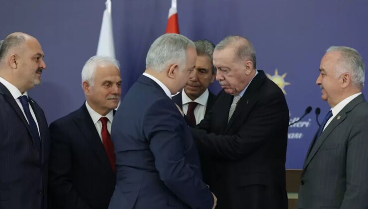 7 belediye başkanı AK Parti’ye katıldı! Erdoğan rozetlerini bizzat taktı