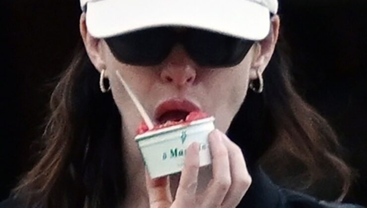 Anne Hathaway film çekimine alışveriş ve dondurma arası verdi