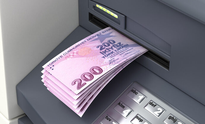 ATM’de bulunan para sahibini arıyor: Yaklaşık 37 bin TL