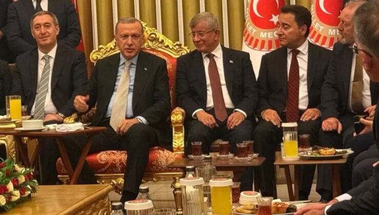Cumhurbaşkanı Erdoğan, Davutoğlu ve Babacan yıllar sonra yan yana geldi