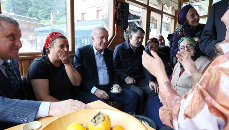 Cumhurbaşkanı Erdoğan memleketinde komşularıyla hasret giderdi