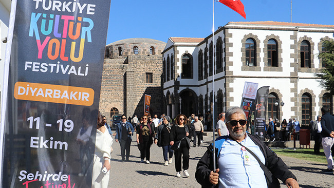 Diyarbakır’da Kültür Yolu Festivali’ne yoğun ilgi: Geldiğimiz için çok mutluyuz