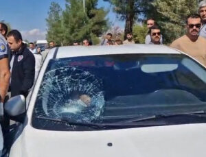 Diyarbakır’da Rojin Kabaiş için yapılan yürüyüşte, öğrenciye otomobil çarptı