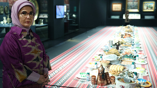 Emine Erdoğan, Katar’da İslam Eserleri Müzesi’ni ziyaret etti