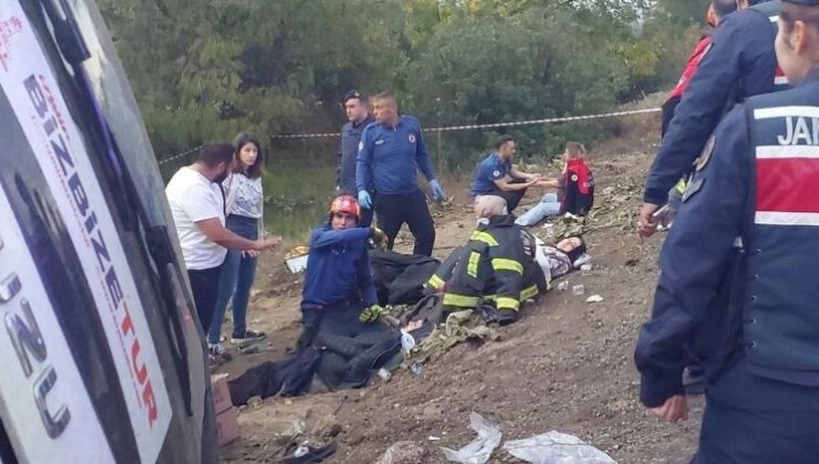 Feci kaza… Tur midibüsü devrildi: 1 ölü, 32 yaralı