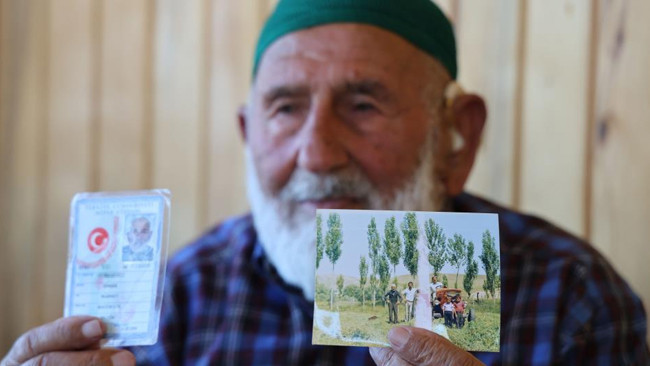 Gerçek yaşının 100 olduğu tahmin ediliyor! Sağlıklı yaşamın sırrını anlattı: Sürekli yoğurdun içine katar yerim