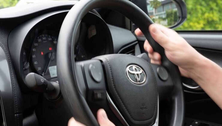 Hırsızlar basit bir 'Far Hack'i kullanarak dakikalar içinde Toyotaları çalıyor