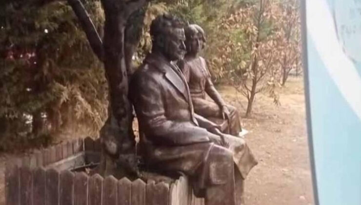 İlginç olay! Nazım’ın heykeline arkadaş buldular, yanına böyle taşıdılar