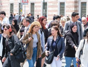 İş bulamıyorsan evlen kızım