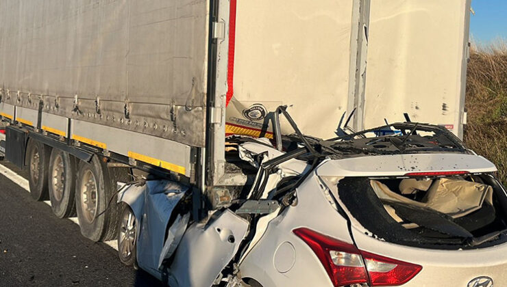 İstanbul’da feci kaza! Otomobil TIR’ın altına girdi: 1 ölü