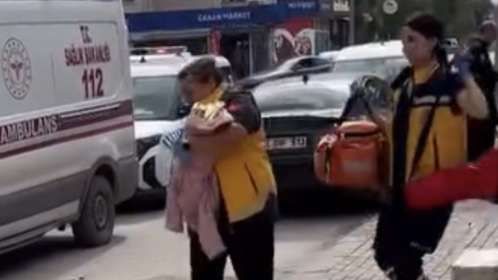 İzmir’de cami avlusunda terk edilmiş bebek bulundu