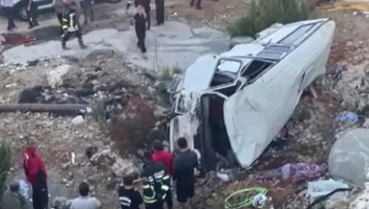 Mersin’de minibüs şarampole yuvarlandı: 5 ölü
