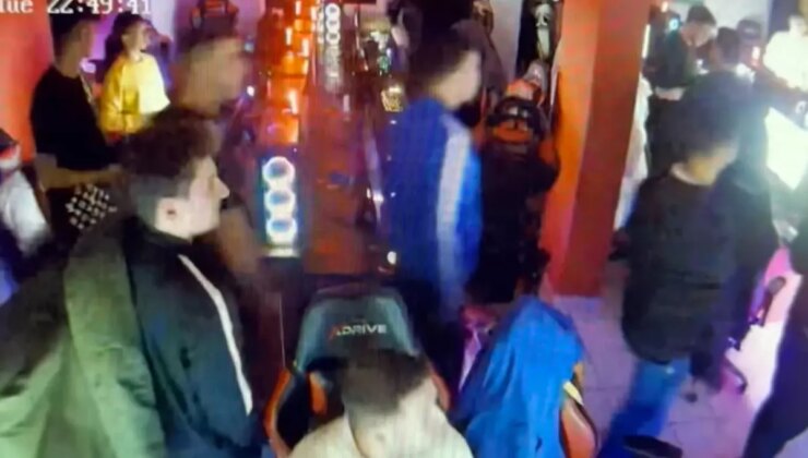 Sındırgı’daki deprem güvenlik kamerasına yansıdı