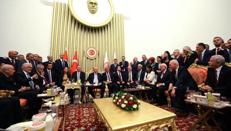 Tarihi fotoğraf! Cumhurbaşkanı Erdoğan, parti liderleriyle bir araya geldi